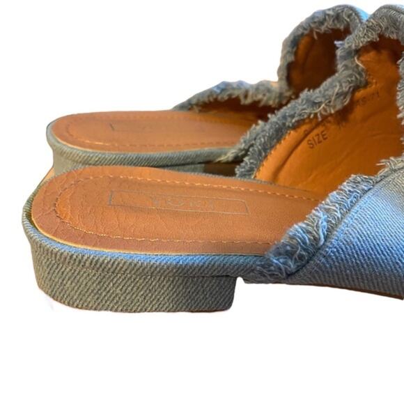 NWT Yoki Rose Pattern Willas Light Denim Slip On Shoes Scuffs Roses Multi Sizes - Picture 6 of 8